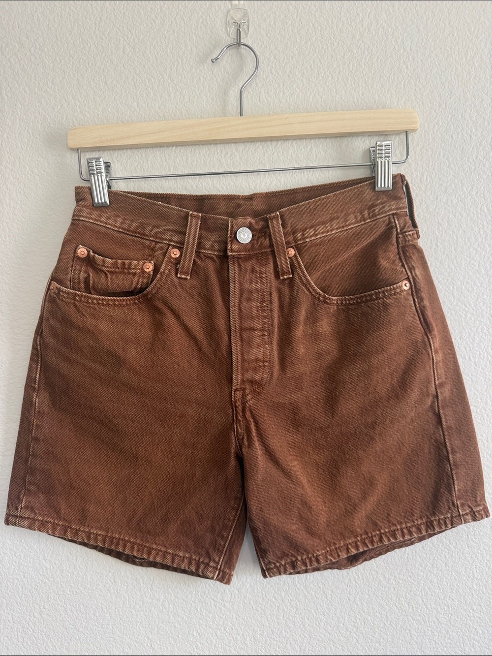Levi’s 501® Original Fit High Rise Mid-thigh Women's Shorts Scraped Sorrel Horse